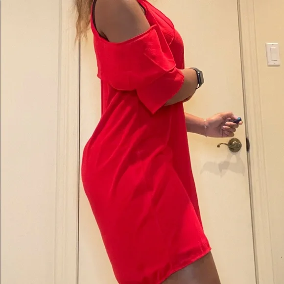 RED DRESS - Picture 2 of 3